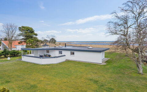 Helja - 125M from the Sea: Dachdecken, Hütte, Haus, Dach, Zuhause, Bauernhaus, Hütte, Estate, Dorf