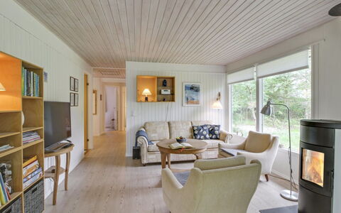 Chrissie - 150M from the Sea: Dach, Haus, Zuhause, Hütte, Abstellgleis, Estate, Auffahrt, Gartenbauten, Garten, Schuppen