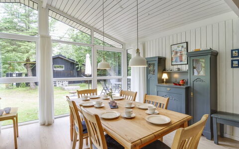Chrissie - 150M from the Sea: Dach, Haus, Zuhause, Hütte, Abstellgleis, Estate, Auffahrt, Gartenbauten, Garten, Schuppen