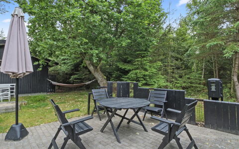 Chrissie - 150M from the Sea: Dach, Haus, Zuhause, Hütte, Abstellgleis, Estate, Auffahrt, Gartenbauten, Garten, Schuppen