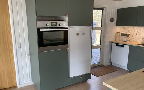 Chrissie - 150M from the Sea: Major Appliance, Flooring, Küchengerät, Fussboden, Haushaltsgerät, Cabinetry, Küche, Schublade, Herd