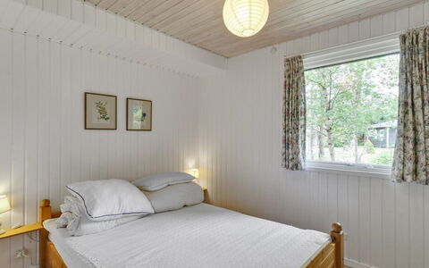 Chrissie - 150M from the Sea: Interior Design, Holz, Decke, Flooring, Schlafzimmer, Fussboden, Bett, Möbel, Zimmer, Beleuchtung