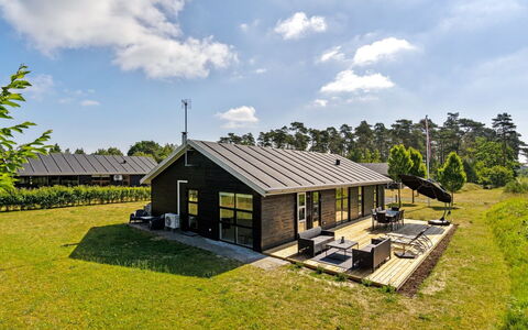 Veiko - 1.2Km from the Sea: Holz, Zuhause, Veranda, Deck, Hartholz, Dach, Holzbeize, Holzboden, Eco Hotel