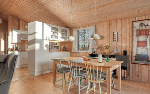 Mea - from the Sea: Möbel, Flooring, Holz, Interior Design, Decke, Fussboden, Holzboden, Light Fixture, Küche & Esszimmer Tisch, Esszimmer