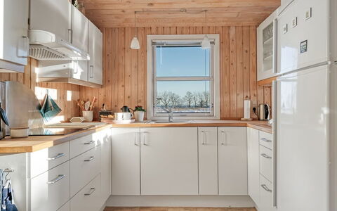 Mea - from the Sea: Küchengerät, Küche, Flooring, Major Appliance, Holz, Countertop, Interior Design, Decke, Cabinetry, Fussboden