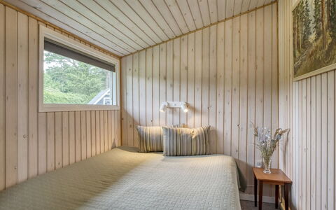 Sissa - 1.5Km from the Sea: Flooring, Interior Design, Holz, Fussboden, Decke, Schlafzimmer, Bett, Zimmer, Beleuchtung, Bettdecke