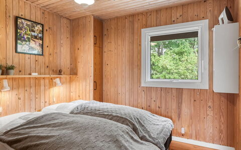 Farthin - 800M from the Sea: Schlafzimmer, Holz, Bett, Interior Design, Bettdecke, Bedding, Decke, Flooring, Fussboden, Zuhause