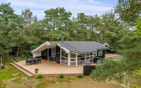 Ove - 500M from the Sea: Dach, Haus, Zuhause, Hütte, Abstellgleis, Estate, Auffahrt, Gartenbauten, Garten, Schuppen