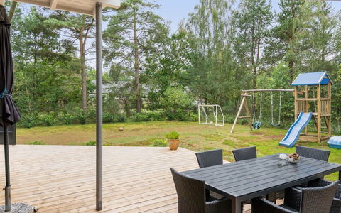 Ove - 500M from the Sea: Dach, Haus, Zuhause, Hütte, Abstellgleis, Estate, Auffahrt, Gartenbauten, Garten, Schuppen