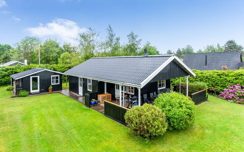 Esalina - from the Sea: Haus, Dach, Zuhause, Hütte, Rasen, Garten, Estate, Bauernhaus, Schatten, Landscaping