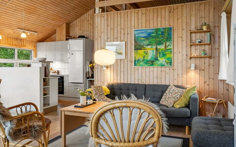 Jaakob - 4Km from the Sea: Holz, Möbel, Interior Design, Decke, Zuhause, Flooring, Fussboden, Wohnzimmer, Stuhl, Holzbeize