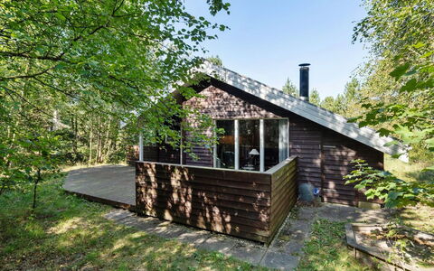 Jussi - 3.5Km from the Sea: Wohngebiet, Dach, Vorort, Auffahrt, Estate, Kamin