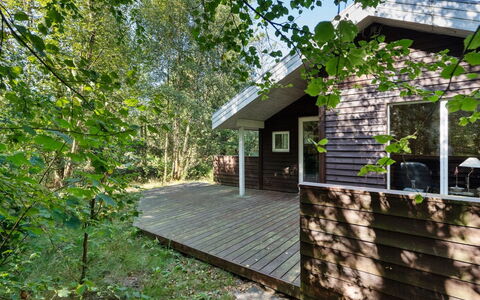 Jussi - 3.5Km from the Sea: Wohngebiet, Dach, Vorort, Auffahrt, Estate, Kamin