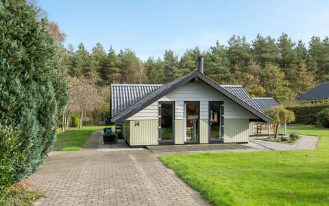 Tenho - 4.4Km from the Sea: Wohngebiet, Dach, Vorort, Auffahrt, Estate, Kamin