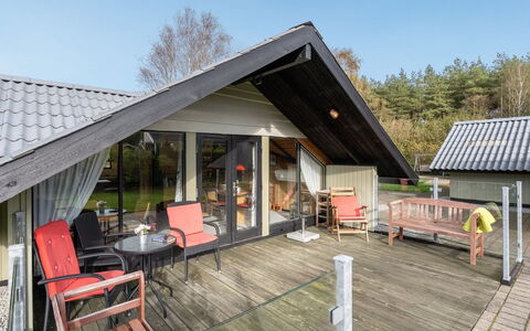 Tenho - 4.4Km from the Sea: Haus, Zuhause, Dach, Hütte, Strauch, Abstellgleis, Tür, Garten, Bauernhaus