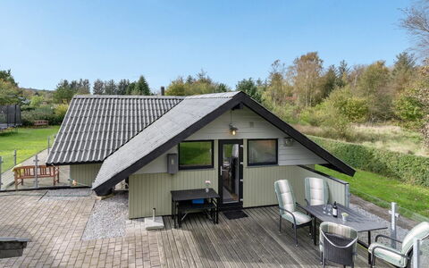 Tenho - 4.4Km from the Sea: Haus, Zuhause, Dach, Hütte, Strauch, Abstellgleis, Tür, Garten, Bauernhaus