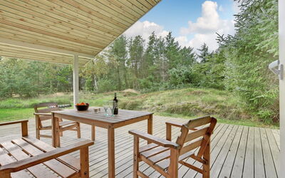 Editt - 2Km from the Sea