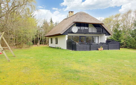 Rigitte - 1.5Km from the Sea: Gras, Strauch, Haus, Garten, Zuhause, Hütte, Grundstueck, Rasen, Ground