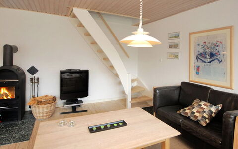Rigitte - 1.5Km from the Sea: Möbel, Interior Design, Flooring, Fussboden, Holz, Decke, Zimmer, Wohnzimmer, Holzboden, Beleuchtung