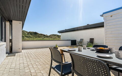 Ingomar - 300M from the Sea: Die Architektur, Dach, Zuhause, Verbundwerkstoff, Daylighting, Abstellgleis, Auffahrt