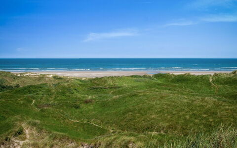 Ingomar - 300M from the Sea: Himmel, Blau, Grün, Horizont, Ökoregion, Wiese, Küste, Sommer, Meer, Wolke