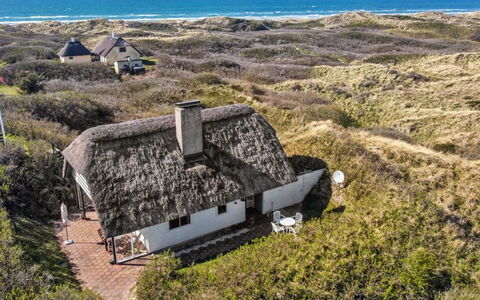 Emiline - 250M from the Sea: Holz, Zuhause, Veranda, Deck, Hartholz, Dach, Holzbeize, Holzboden, Eco Hotel