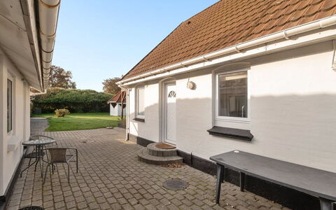 Hethin - 100M from the Sea: Gras, Haus, Dach, Zuhause, Hütte, Strauch, Grundstueck, Ländliches Gebiet, Bauernhaus, Ground