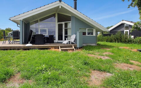 Hane - 150M from the Sea: Dach, Hütte, Zuhause, Grundstueck, Abstellgleis, Schatten, Estate, Gartenbauten, Garten