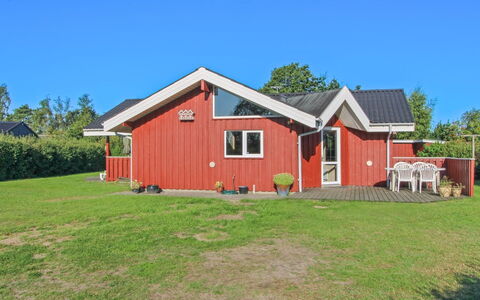 Simjanka - 600M from the Sea: Dach, Haus, Zuhause, Hütte, Abstellgleis, Estate, Auffahrt, Gartenbauten, Garten, Schuppen