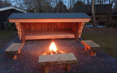 Agneta - 750M from the Sea: Holz, Zuhause, Veranda, Deck, Hartholz, Dach, Holzbeize, Holzboden, Eco Hotel