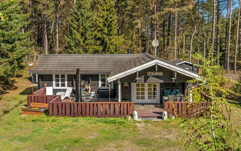 Uuno - 1.2Km from the Sea: Holz, Zuhause, Veranda, Deck, Hartholz, Dach, Holzbeize, Holzboden, Eco Hotel