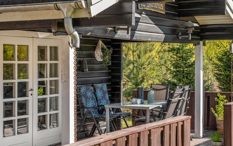Uuno - 1.2Km from the Sea: Holz, Zuhause, Veranda, Deck, Hartholz, Dach, Holzbeize, Holzboden, Eco Hotel