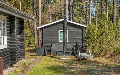 Uuno - 1.2Km from the Sea: Holz, Zuhause, Veranda, Deck, Hartholz, Dach, Holzbeize, Holzboden, Eco Hotel