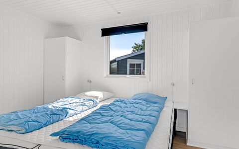 Edel - 650M from the Sea: Schlafzimmer, Abstellgleis, Planke, Bedding, Daylighting, Bett, Einfrieren