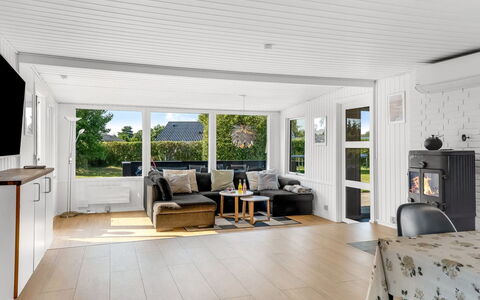 Edel - 650M from the Sea: Flooring, Fussboden, Holzboden, Interior Design, Möbel, Holz, Decke, Couch, Laminatboden, Wohnzimmer