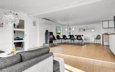Edel - 650M from the Sea: Flooring, Interior Design, Fussboden, Couch, Decke, Holz, Wohnzimmer, Möbel, Holzboden, Zuhause