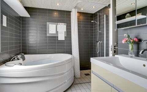Edel - 650M from the Sea: Flooring, Armatur, Interior Design, Badezimmer, Fussboden, Sinken, Bad Sink, Zapfhahn, Installation, Badezimmerschrank