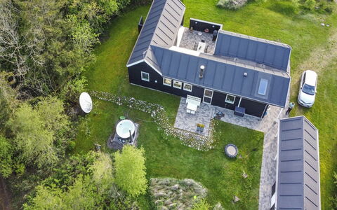 Eireen - 600M to the Fjord: Holz, Dach, Haus, Hütte, Tür, Zuhause, Abstellgleis, Grundstueck, Gartenbauten, Schuppen