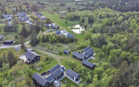 Eireen - 600M to the Fjord: Wohngebiet, Dach, Vorort, Auffahrt, Estate, Kamin
