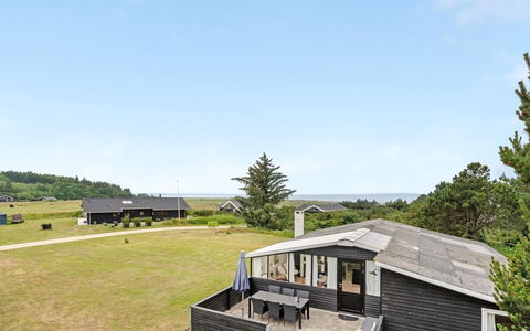 Githa - 100M to the Fjord: Blau, Strauch, Hütte, Ground, Garten, Estate, Schatten, Landscaping, Bauernhaus, Eco Hotel