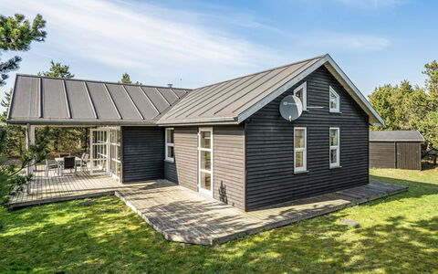 Anethe - 100M to the Fjord: Dach, Haus, Zuhause, Hütte, Abstellgleis, Bauernhaus, Estate, Rasen, Garten, Garten