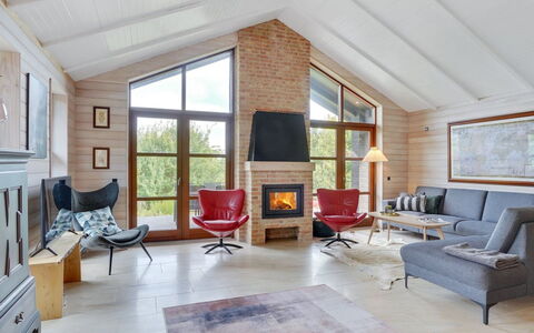 Andri - 600M to the Fjord: Holz, Möbel, Wohnzimmer, Interior Design, Couch, Decke, Zuhause, Zimmer, Stuhl