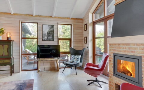 Andri - 600M to the Fjord: Möbel, Interior Design, Flooring, Holz, Wohnzimmer, Couch, Decke, Holzboden, Fussboden, Zimmer