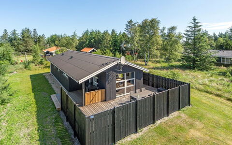 Ordan - 800M from the Sea: Dach, Haus, Grundstueck, Zuhause, Hütte, Estate, Gartenbauten, Schatten, Blockhaus, Landscaping