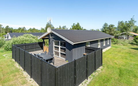 Ordan - 800M from the Sea: Dach, Haus, Grundstueck, Zuhause, Hütte, Estate, Gartenbauten, Schatten, Blockhaus, Landscaping