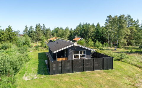 Ordan - 800M from the Sea: Dach, Haus, Grundstueck, Zuhause, Hütte, Estate, Gartenbauten, Schatten, Blockhaus, Landscaping