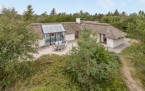 Waldar - 900M from the Sea: Blau, Strauch, Hütte, Ground, Garten, Estate, Schatten, Landscaping, Bauernhaus, Eco Hotel