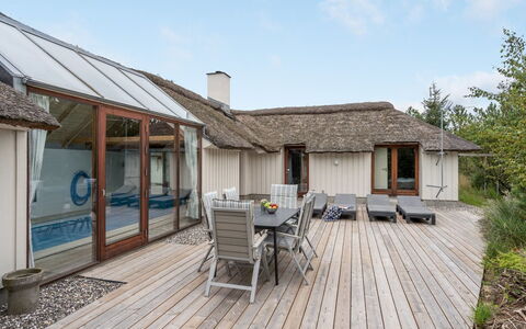 Waldar - 900M from the Sea: Blau, Strauch, Hütte, Ground, Garten, Estate, Schatten, Landscaping, Bauernhaus, Eco Hotel