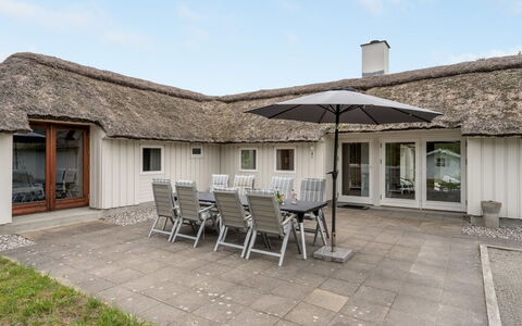 Waldar - 900M from the Sea: Blau, Strauch, Hütte, Ground, Garten, Estate, Schatten, Landscaping, Bauernhaus, Eco Hotel