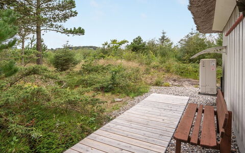 Waldar - 900M from the Sea: Blau, Strauch, Hütte, Ground, Garten, Estate, Schatten, Landscaping, Bauernhaus, Eco Hotel